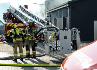 Neustadt am Rübenberge: Zwei Leichname nach Brand in Mehrfamilienhaus geborgen Feuerwehreinsatz