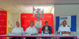 Bis zum 4. Quartal 2024 sollen in Hannover 111 neue Sirenenstandorte für die Bevölkerungswarnung aufgebaut werden. Die Feuerwehr stellte heute den ersten Standort auf dem Dach der IGS Roderbruch vor.