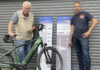 Prof. Dr.-Ing. Reinhard Spörer (li.), Sprecher ADFC Langenhagen und Stefan Hecht, Geschäftsführer Zweirad-Krüger