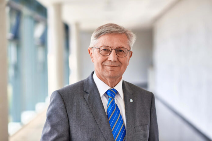 TiHo-Präsident Dr. Dr. h. c. mult. Gerhard Greif nach fast 22 Jahren im Amt feierlich verabschiedet.