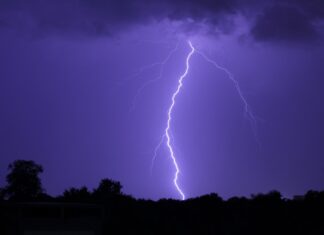 Neues Modell für präzisere Gewitterprognosen gestartet Unwetter / Blitz