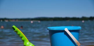 Strand - Eimer und Schaufel - Sommer