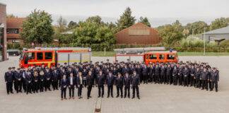Aufstellung zum Gruppenbild nach der Ehrung in der Feuerwehrtechnischen Zentrale (FTZ) Neustadt.