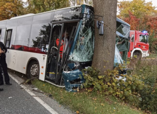 Mehrere Verletzte nach Busunfall auf der Immenser Landstraße (L412) bei Burgdorf Busunfall auf der Immenser Landstraße bei Burgdorf.