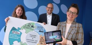 Bringen die Verkehrswende voran: Melanie Saraval (v.l.), Projektleiterin Mobilnetzwerk bei der Region Hannover, Verkehrsdezernent Ulf-Birger Franz und Botschafterin Katja Diehl.