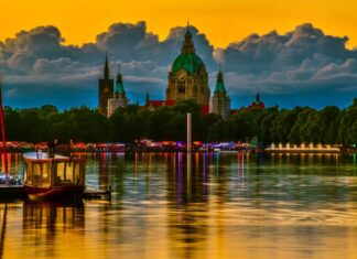 Fotoausstellung „Hannover City Scapes“ im Bürgersaal des Neuen Rathauses Im Bürgersaal des Neuen Rathauses sind vom 23. November bis 12. Dezember die unverkennbaren Fotokunstwerke des „Digital Image Scouts“ und Stadtkultur-Preisträgers Hassan Mahramzadeh zu sehen.