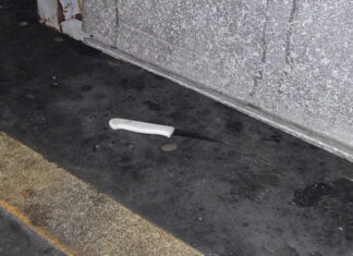 Messerangriff im Hauptbahnhof Hannover Das weggeworfene Messer liegt am Boden