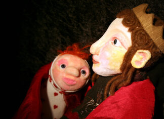 Figurentheater Krimmelmokel im Haus der Jugend Langenhagen Dornröschen / Königin-mit-Baby - Puppentheater