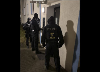 Großeinsatz der Bundespolizei zur Bekämpfung der gewerbsmäßigen Schleusungskriminalität Großeinsatz der Bundespolizei zur Bekämpfung der gewerbsmäßigen Schleusungskriminalität.