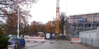 Die Schranke ist bereits an der Zellerie aufgestellt. Sie wird ab Freitag, 1. Dezember 2023, in Betrieb genommen, um die Zufahrt zu dem Zellerie-Parkplatz zu kontrollieren.