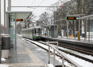 Hochbahnsteig-Offensive – drei Hochbahnsteige in sechs Tagen Hochbahnsteig - Wiesenau