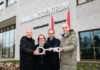 Schlüsselübergabe Sammlungszentrum Hannover - vo.li.: Stadtbaurat Thomas Vielhaber, Kulturdezernentin Konstanze Beckedorf, bauwo-Geschäftsführer Bernhard Rückert und Oberbürgermeister Belit Onay.