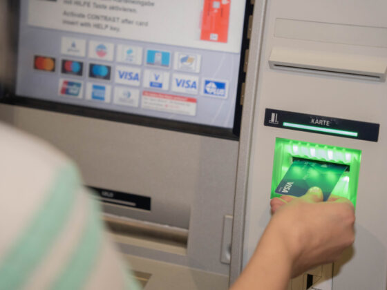 Abheben am Geldautomaten mit der Socialcard
