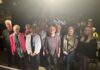 Die Ehrenamtlichen wurden vom Publikum mit großem Applaus für ihren Einsatz geehrt: (v.l.n.r.) Abdul Hamid Khalil, Helga Biewendt, Jutta Flügel, Marlene Rosenbohm, Thorsten Semmler, Wilfried Essing, Dieter Bergmann, Carolin Ratsch, Elke Eggert.
