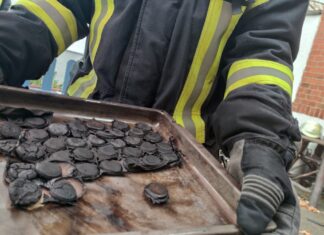 Gebäck wird Raub der Flammen Backofenbrand - Das verbrannte Gebäck