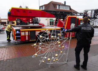 Aktuelle Bevölkerungsinformation der Feuerwehr Langenhagen Sturmschaden-Weihnachtsbeleuchtung