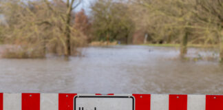 Hochwasser - Straße überflutet