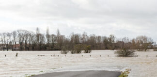 Hochwasser - Straße überflutet