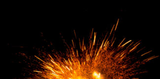 explodierender Kanonenschlag / Feuerwerk