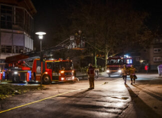 Ausgelöste Brandmeldeanlage in Schule Jahresabschlussübung der Ortsfeuerwehr Langenhagen an der IGS Süd.