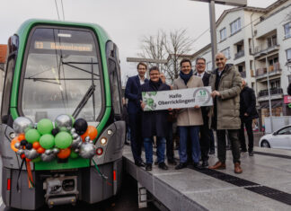 Stadtbahn erreicht Hemmingen: Eröffnung der Neubaustrecke Die Stadtbahn erreicht Hemmingen: Eröffnung der Neubaustrecke.