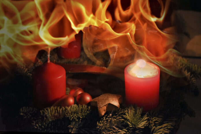 Symbolbild: brennender Adventskranz