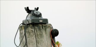Altes Telefon mit Wählscheibe