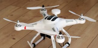 Drohne / Quadrocopter mit Fernsteuerung