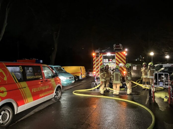Feuerwehr löscht zwei Kellerbrände in Hannover-Bemerode