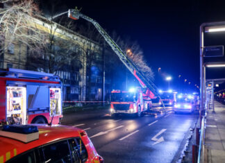 Hannover-Hainholz: Dachstuhlbrand an der Schulenburger Landstraße Feuerwehreinsatz- Neujahr 2024