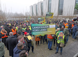 Mehrere tausend Landwirte legten den Verkehr in Innenstadt und Umland von Hannover lahm Großer Bauernprotest in Hannovers Innenstadt