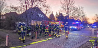 62 Kräfte bei einem Feuer in einem Seniorenpflegeheim im Einsatz.