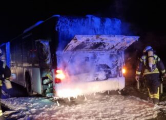 Linienbus brennt auf der B188 bei Schillerslage Linienbus brannte auf der B188 bei Schillerslage.