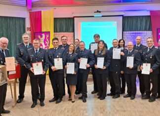 Erfolgreiches Jahr für die Freiwillige Feuerwehr Godshorn Geehrte und Beförderte der Ortsfeuerwehr Godshorn