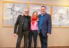 Der Hainhölzer Künstler Wolfgang K. Steidele (li.) mit Claudia Kudlinski, die erneut im November d.J. ihre Bilder im Maritim Airport Hotel ausstellt und Hoteldirektor Dirk Breuckmann.