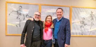 Der Hainhölzer Künstler Wolfgang K. Steidele (li.) mit Claudia Kudlinski, die erneut im November d.J. ihre Bilder im Maritim Airport Hotel ausstellt und Hoteldirektor Dirk Breuckmann.