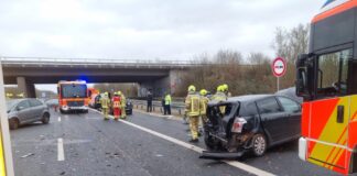 Verkehrsunfall mehrerer PKW mit mehreren Verletzten