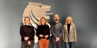 Stehen für das Modelprojekt „Präventive Wohnraumhilfe“: Eva Bender, 1. Stadträtin der Stadt Langenhagen (von links), Andrea Hanke, Dezernentin für Soziales, Teilhabe, Familie und Jugend der Region Hannover, Dennis Broksche, Fachbereichsleiter Soziales der Region Hannover, und Doris Lange, Abteilungsleiterin Soziales der Stadt Langenhagen.