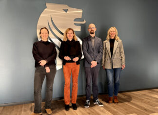 Modellprojekt „Wohnraumhilfe“ gegen steigende Wohnungsnot in Langenhagen Stehen für das Modelprojekt „Präventive Wohnraumhilfe“: Eva Bender, 1. Stadträtin der Stadt Langenhagen (von links), Andrea Hanke, Dezernentin für Soziales, Teilhabe, Familie und Jugend der Region Hannover, Dennis Broksche, Fachbereichsleiter Soziales der Region Hannover, und Doris Lange, Abteilungsleiterin Soziales der Stadt Langenhagen.