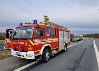Feuerwehr Kaltenweide beseitigt auslaufende Betriebsstoffe nach Verkehrsunfall Feuerwehr Kaltenweide beseitigt auslaufende Betriebsstoffe nach Verkehrsunfall.