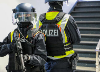 Grundschule in Hannover als Übungsobjekt für die Bereitschaftspolizei Bereitschaftspolizei übt die taktische Vorgehensweise