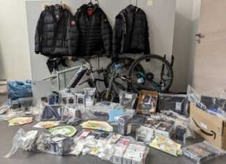 Durchsuchungen und Festnahmen in Hannover und Bielefeld Zahlreiche Durchsuchungen durchgeführt und umfangreiches Beweismaterial beschlagnahmt.