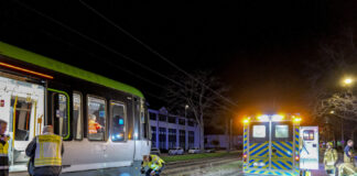 61-Jährige gerät unter Stadtbahn