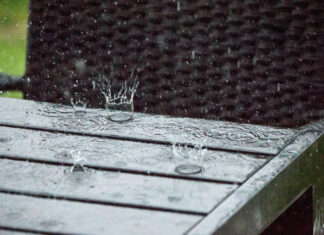 Rekordniederschläge in Deutschland: Der niederschlagsreichste 12-Monats-Zeitraum seit Beginn der Aufzeichnungen Regen / Starkregen / Regentropfen