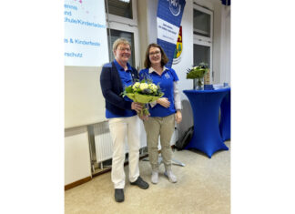 Jahreshauptversammlung beim MTV Engelbostel-Schulenburg v. 1907 e.V. Verabschiedung nach 18 Jahren Ehrenamt: Regina Reimers-Schlichte mit Verena Ehbrecht.