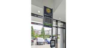 ePaper an Haltestellenmast - ÜSTRA/regiobus