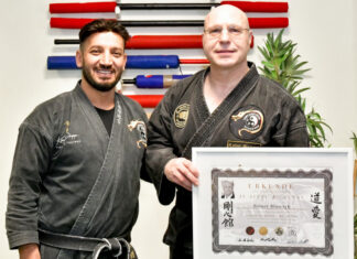 Hannoverscher Hochschulprofessor legt mit 62 Jahren Schwarzgurt-Prüfung in Jiu-Jitsu ab Hannoverscher Hochschulprofessor legt mit 62 Jahren Schwarzgurt-Prüfung in Jiu-Jitsu ab.