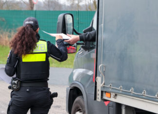 symbolbild: lkw kontrolle