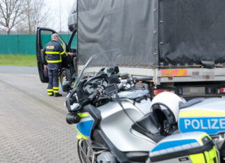 Polizei kontrolliert 74 Fahrzeuge – 66 Verstöße LKW Kontrolle