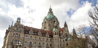 Rathaus Hannover - mit Bogenaufzug geht es hoch in die Kuppel